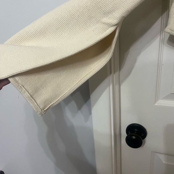 NWT Choosy Elsa Cream Ribbed Boxy Cropped Sweater Slit Bell Sleeves SZ XS - Picture 4 of 6